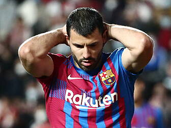 Sergio Aguero announces his re...